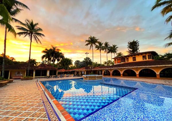 Tequendama Hotel Campestre Villavicencio, Rezerwuj  Hotele w Meta z basenem, Basen