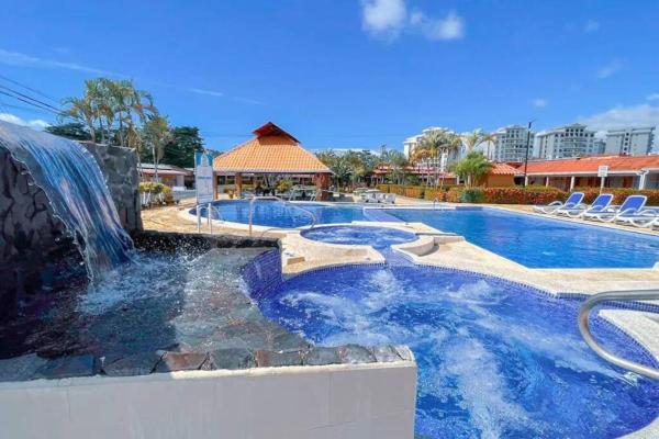 Villa Paraíso banano 9, near to the beach & Pool, Rezerwuj  Hotele w Puntarenas z basenem, Basen