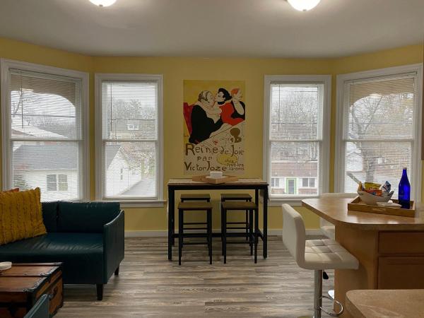 2 BR Loft - Walk to Cafes-Breweries- Arts & Entertainment District, Rezerwuj  Glens Falls Stan Nowy Jork
