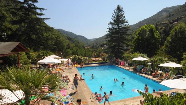 Glamping Italian Riviera, Rezerwuj Pole kempingowe Hotele w Isolabona z Basenem, Basen