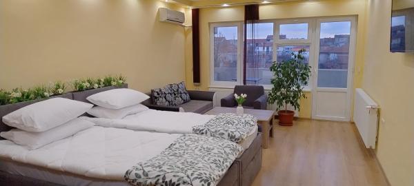 Студиа за гости СЛАВЯНИ, Rezerwuj  Hotele w Yambol z parkingiem, Parking
