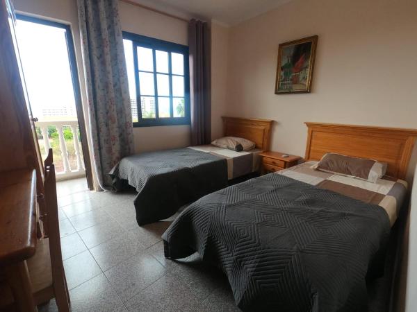 Twin Room at Villa Lila, Rezerwuj  Hotele w Teneryfa z Parkingiem, Parking