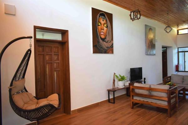 Backdoor Villa, Rezerwuj  Hotele w Coast Region z Basenem, Basen
