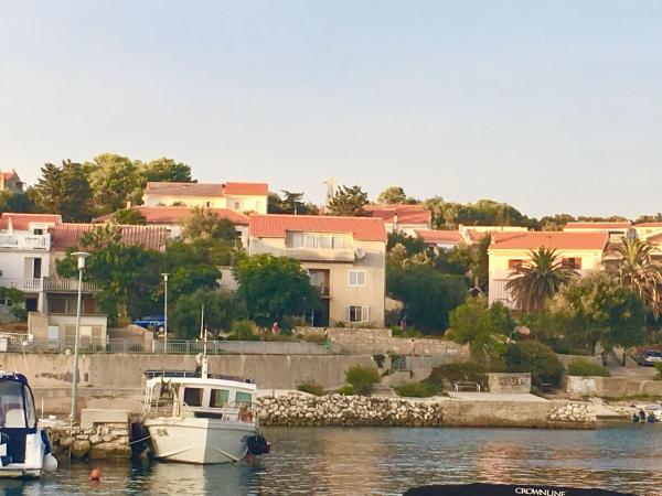 Apartments Suzana, Rezerwuj  Jakišnica Pag Island