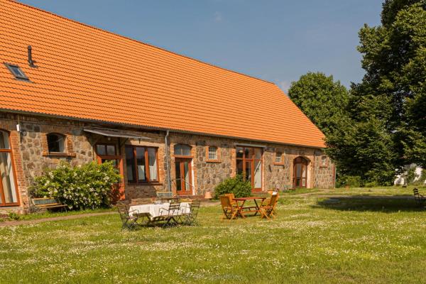 Ferienwohnungen Hof Luisenau, Rezerwuj  Temmen-Ringenwalde Uckermark