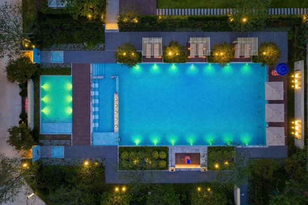 Zhangjiajie SANHE Hotel, Rezerwuj  Hotele w Wulingyuan z Basenem, Basen