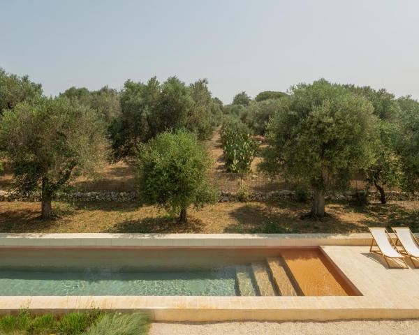 New Heated Pool Villa in Ostuni, Rezerwuj  Hotele w Valle d'Itria z basenem, Basen