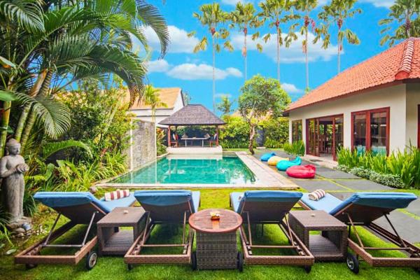 Minara 4 BR Private Pool Villa, Rezerwuj  Hotele w Badung z Basenem, Basen
