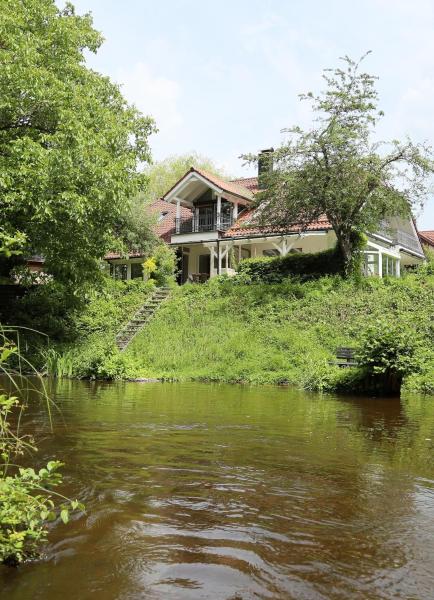 Unique Luxury Villa 22 min to Munich 290m2 Pool Sauna, Rezerwuj  Hotele w Gauting z Basenem, Basen