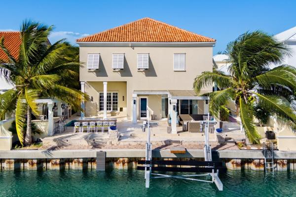 Abundance and Prosperity Villa, Rezerwuj  Long Bay Hills Providenciales