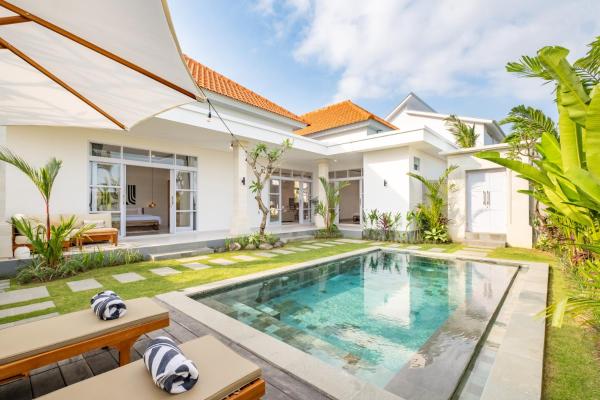 Villa Navaria Canggu, Rezerwuj  Hotele w Bali z Basenem, Basen