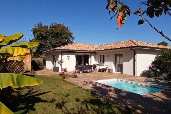 Villa Océan, environnement calme avec piscine chauffée 10 min de locéan, Rezerwuj  Hotele w Gironde z basenem, Basen