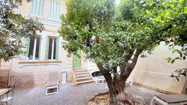 Villa de charme, Rezerwuj  Hotele w Owernia z parkingiem, Parking