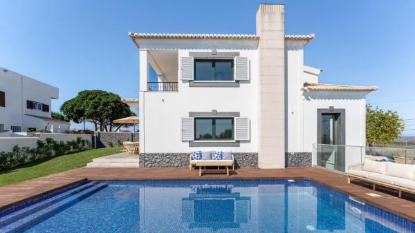 Villa Maya Luxurious House With Pool by LovelyStay, Rezerwuj  Hotele w Algarve z Basenem, Basen