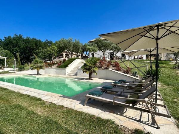BB Casale di Oto, Rezerwuj  Hotele w SantʼAngelo z Basenem, Basen