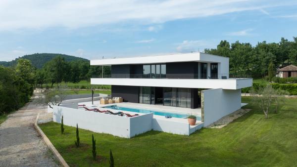 Beautiful She Luxury Villa with view in Groznjan, Rezerwuj  Hotele w Boškari z Basenem, Basen
