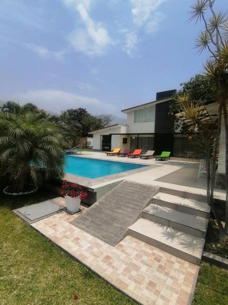 Villa La Chiquita - Privacidad para tu Grupo en Tres Encantadores Departamentos, Rezerwuj  Hotele w Provincia de Lima z Basenem, Basen