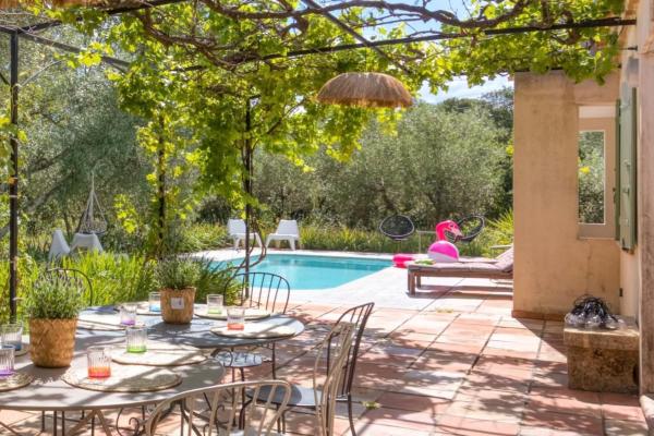 Villa Fragon Piscine Privée & Oliviers 8 Pers, Rezerwuj  Hotele w Junas z Basenem, Basen