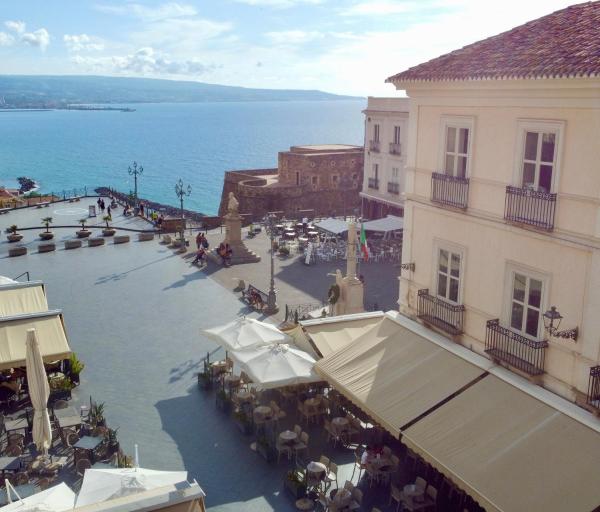 Hotel della Piazza, Rezerwuj  Pizzo Kalabria