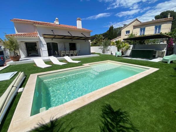 Magnifique Villa avec piscine proche plage, Rezerwuj  Hotele w Var coast z basenem, Basen