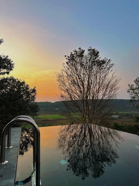Mành Farmhouse, Rezerwuj  Hotele w Gia Lai z Basenem, Basen