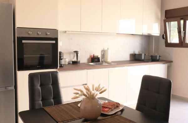 Stv Royal Appartments, Rezerwuj  Areopolis 