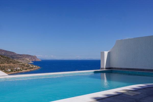 white Paradise - luxury Villa, Rezerwuj  Hotele w Attyka z Basenem, Basen