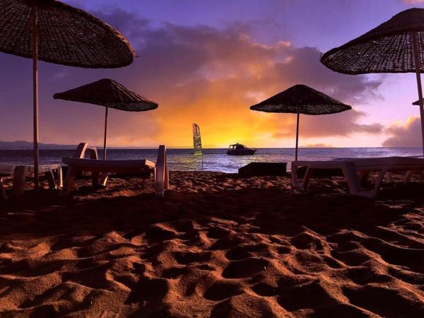 Çiçek Evler Tatil Köyü, Rezerwuj  Hotele w Armutlu z Basenem, Basen