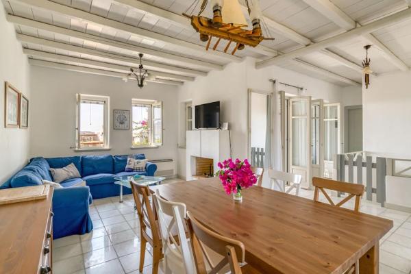 Villa Anna with seaview of Naxos, Rezerwuj  Isterni Paros