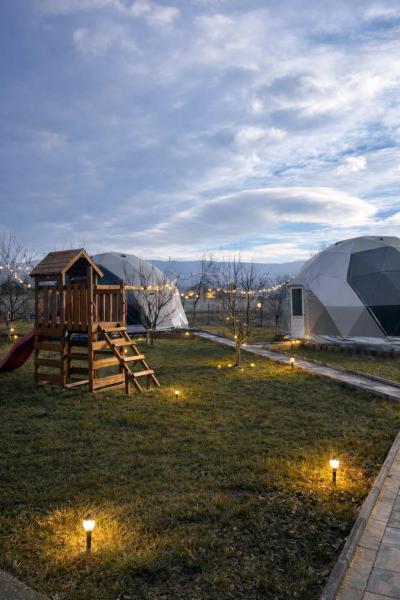 Sun Garden Glamping Domes, Rezerwuj Pole kempingowe Pola Kempingowe w Carpathians - Romania, Pole kempingowe