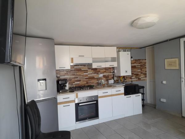 Garsoniera Sic Zona Terapia Zona linistita la casa cu parcare, Rezerwuj  Tanie Hotele w Transylvania