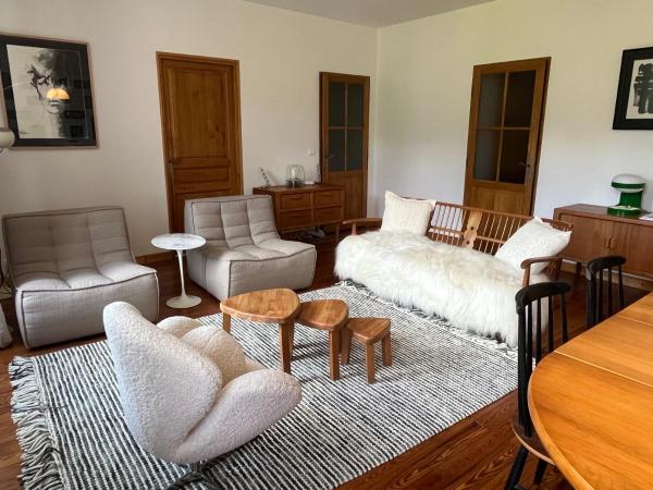 Magnifique appartement Villa Mexicaine, Rezerwuj  Hotele w Barcelonnette z parkingiem, Parking