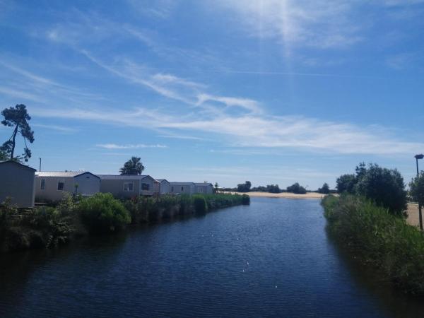 Mobil Homes Camping 4 étoiles Les Viviers, Rezerwuj  Hotele SPA w Cap Ferret Peninsula, SPA