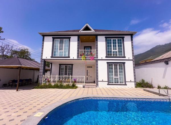 White vip Villa, Rezerwuj  Hotele w Küsnǝt z Basenem, Basen