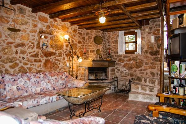 Stone House - Medieval Greek Village, Rezerwuj  Avgonyma Chios