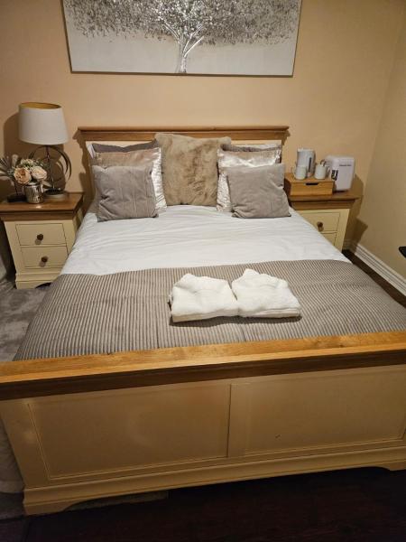 Elite Room at New Forest Village, Rezerwuj  Robin Hood West Yorkshire