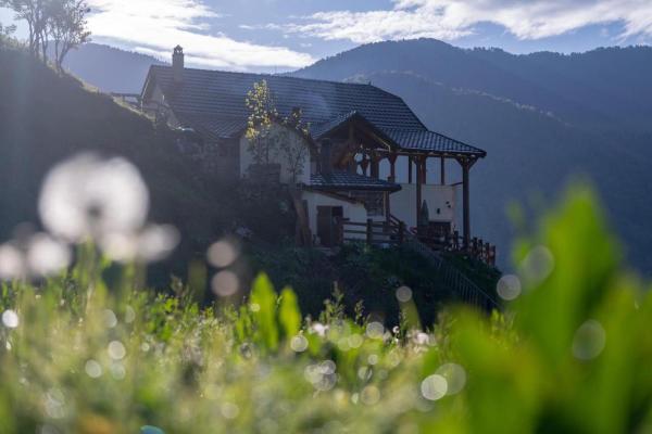 Alpin Zeneli Chalet, Rezerwuj Chalet Çerem Kukës County