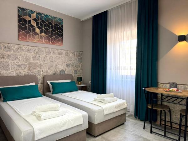 Apartments Jelović, Rezerwuj Apartament Hotele w Split-Dalmatia County z parkingiem, Parking