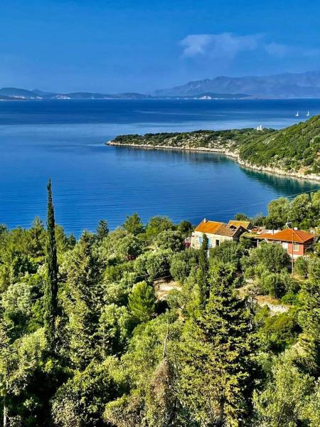 Villa Theodora, Rezerwuj  Kiónion 