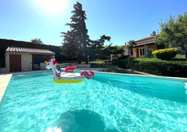 Villa avec piscine et vue somptueuse, Rezerwuj  Savasse 
