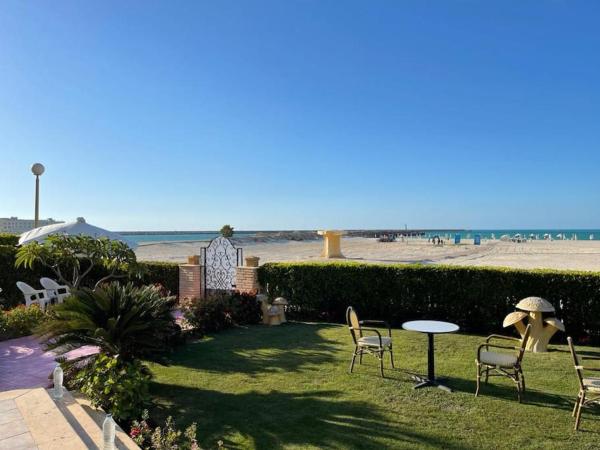 Beachfront Villa North Coast, Rezerwuj  Marina 