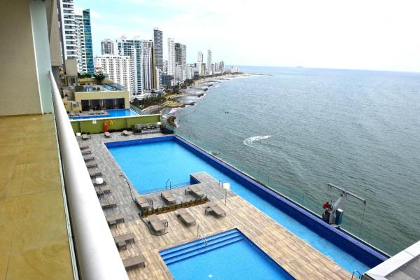 Apartamentos en Edificio H2 Bocagrande Cerca al Mar, Rezerwuj  Hotele w Bolivar z Basenem, Basen
