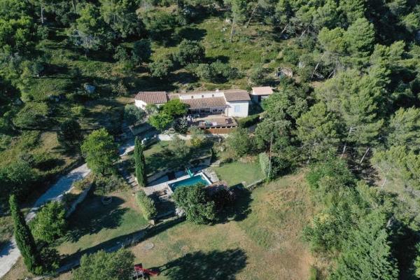 Villa au calme dans le Luberon avec piscine, Rezerwuj  Hotele w Cheval-Blanc z Basenem, Basen