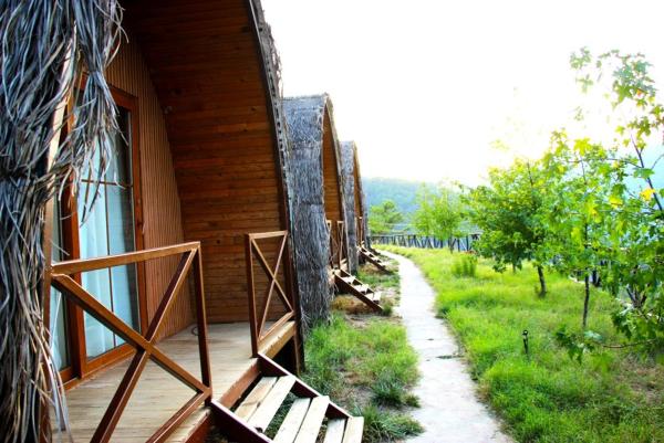 Pinokyo Bungalove, Rezerwuj  Hotele w Karacaören z Basenem, Basen