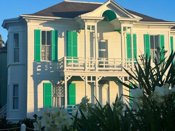 Lotus Galveston, Rezerwuj  Galveston Houston