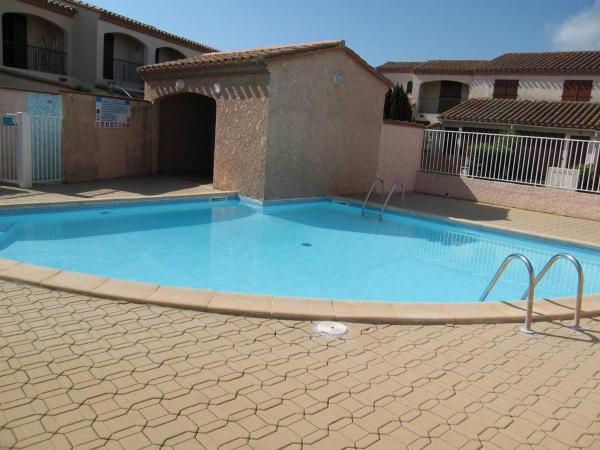 Pavillon T3 avec Mezzanine, Garage, Clim, Terrasse, Piscine, 400m Plage - Saint Cyprien - FR-1-106-103, Rezerwuj  Hotele w Pyrénées-Orientales z Basenem, Basen