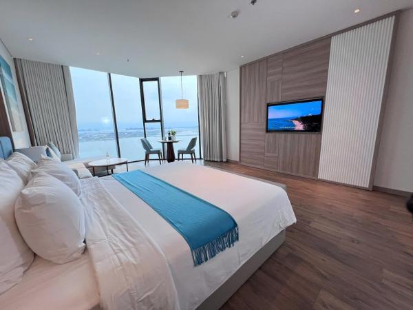 A La Carte Hạ Long Bay - Tầng cao, view biển, Rezerwuj  Hotele w Quang Ninh z basenem, Basen