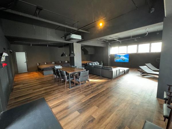 Black Villa Naha 最大8名宿泊可 136平米 美栄橋駅 徒歩1分 国際通り 徒歩7分, Rezerwuj  Tomari Okinawa