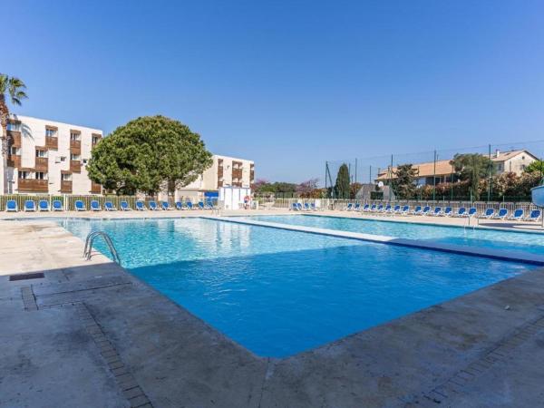 Appart en Location saisonnière -Equipé PMR-Résidence ILE DOR, Rezerwuj  Hotele w Var coast z basenem, Basen