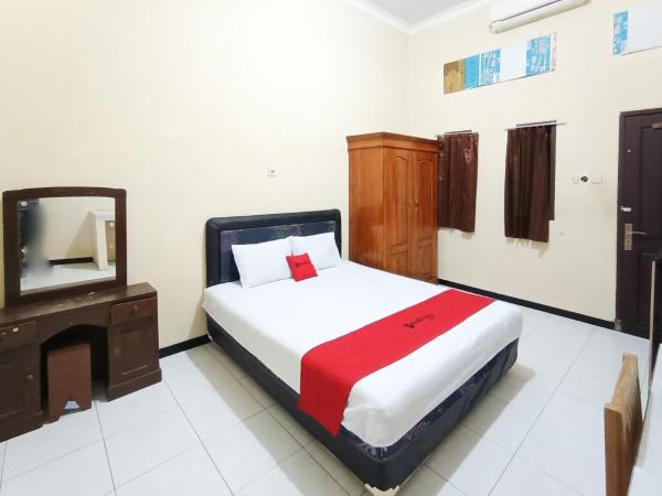 RedDoorz at Ratu Homestay Syariah Near Lippo Mall Banyuwangi, Rezerwuj  Tanie Hotele w Banyuwangi